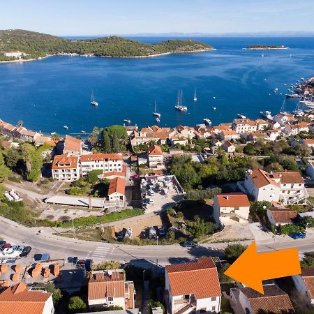 Apartments Jaksa Віс Екстер'єр фото