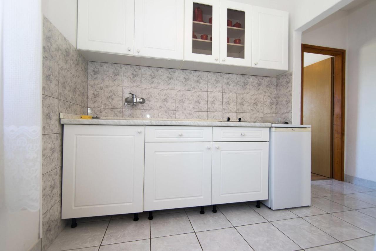 Apartments Jaksa Віс Екстер'єр фото