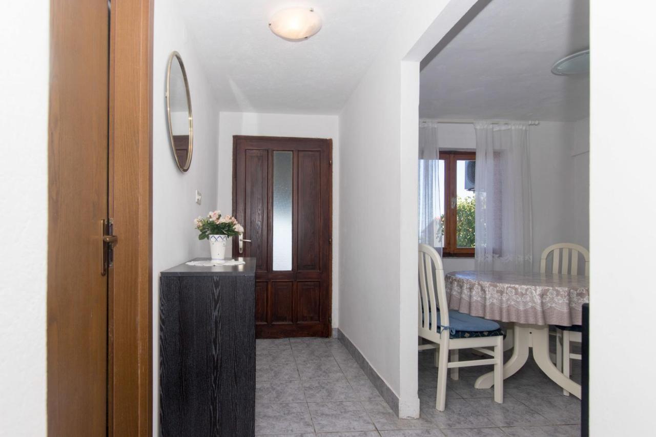 Apartments Jaksa Віс Екстер'єр фото
