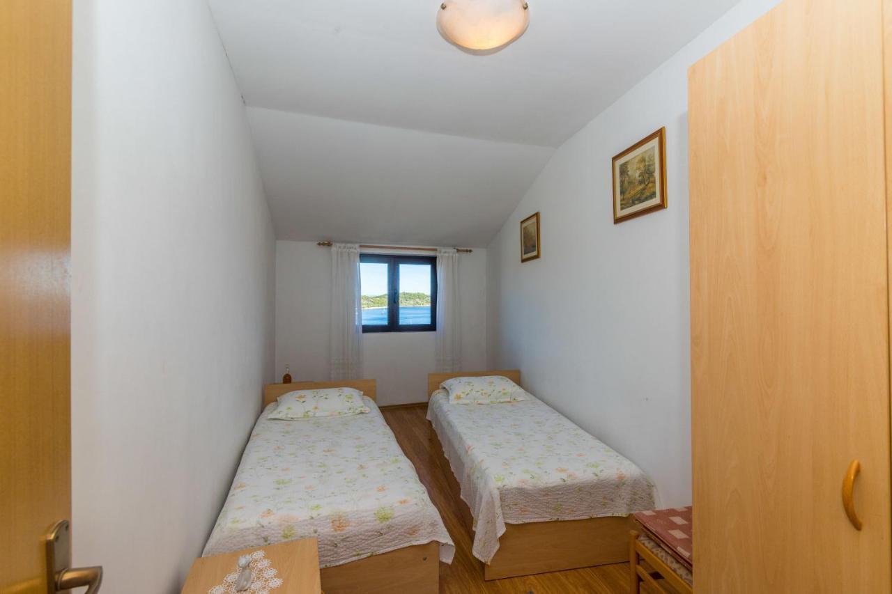 Apartments Jaksa Віс Екстер'єр фото
