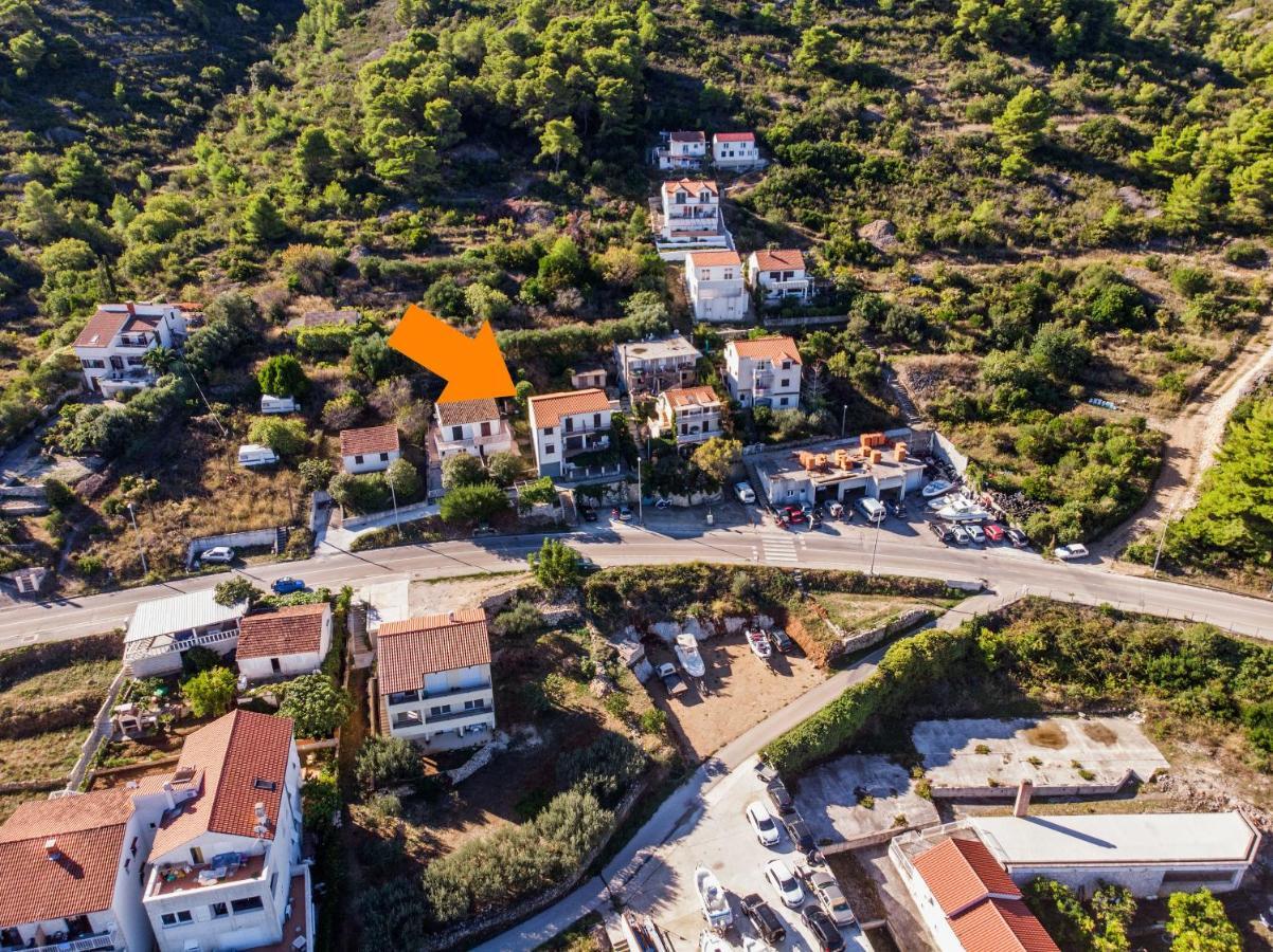 Apartments Jaksa Віс Екстер'єр фото