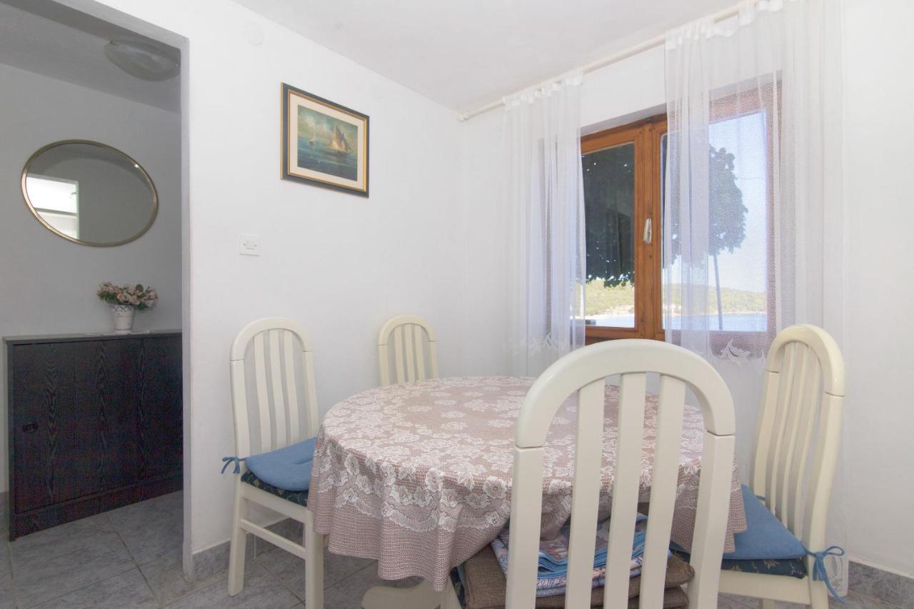 Apartments Jaksa Віс Екстер'єр фото